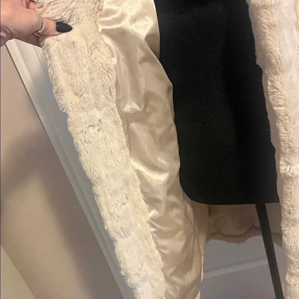 Luxurious Cream Teddy Jacket - Picture 3 of 5